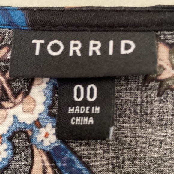 Torrid Challis Surplice Black Floral 3/4 Bell Sleeve Babydoll Top - Picture 8 of 11